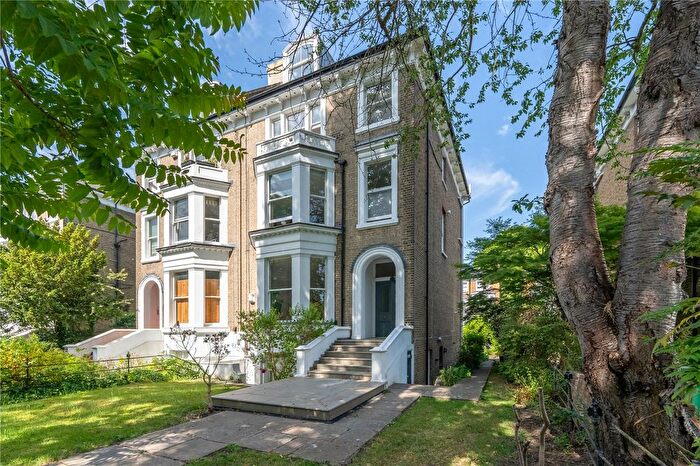 2 Bedroom Flat For Sale In Cambridge Park, Twickenham, TW1