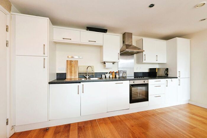 2 Bedroom Flat For Sale In Navigation Walk, Wakefield, West Yorkshire, WF1