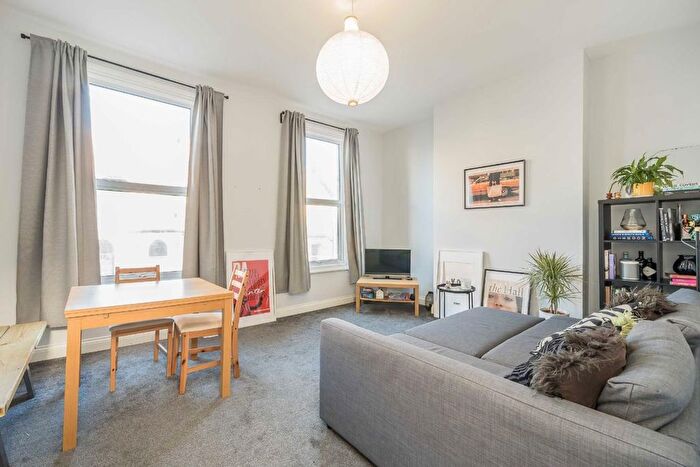 3 Bedroom Maisonette To Rent In Elm Park, London, SW2