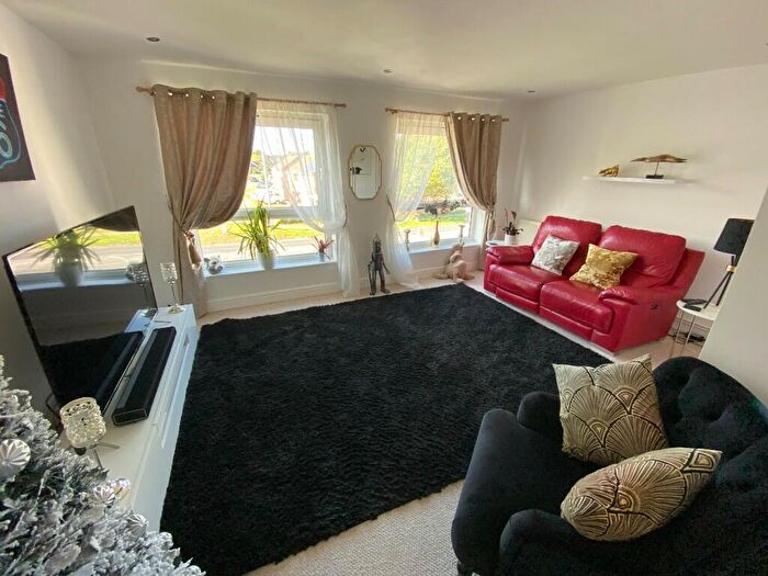 2 Bedroom Flat To Rent In Rayleigh Road, Benfleet, Essex, SS7