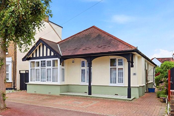 3 Bedroom Detached House For Sale In Chelmsford Avenue, Southend-On-Sea, Essex, SS2
