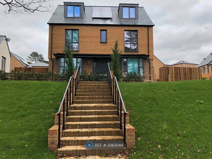 5 Bedroom Detached House To Rent In Dickens Drive, Coulsdon, CR5