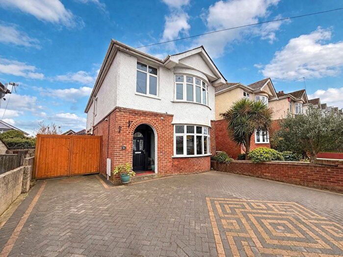 3 Bedroom Detached House For Sale In Alder Road, Parkstone, Poole, Dorset, BH12