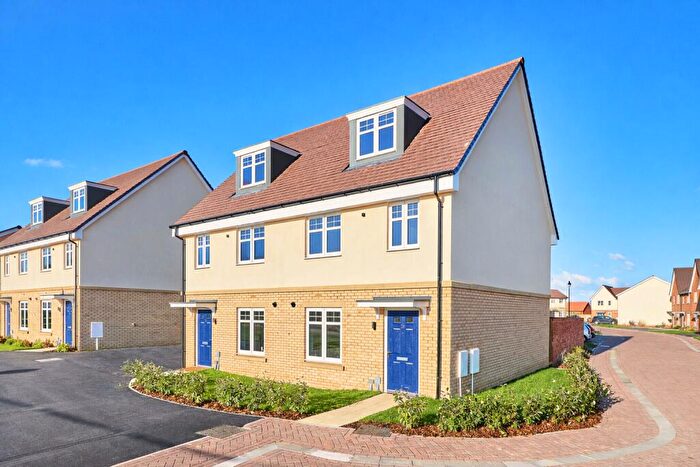 3 Bedroom Semi-Detached House For Sale In Falcon Way, St. Albans, Hertfordshire, AL4