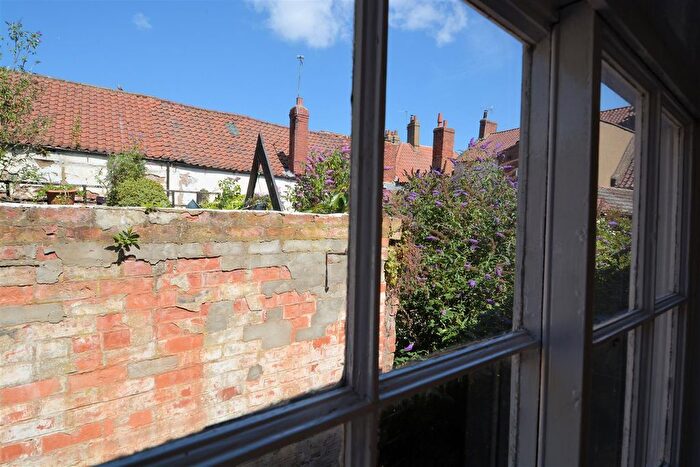 2 Bedroom Flat To Rent In New Street, Selby, YO8