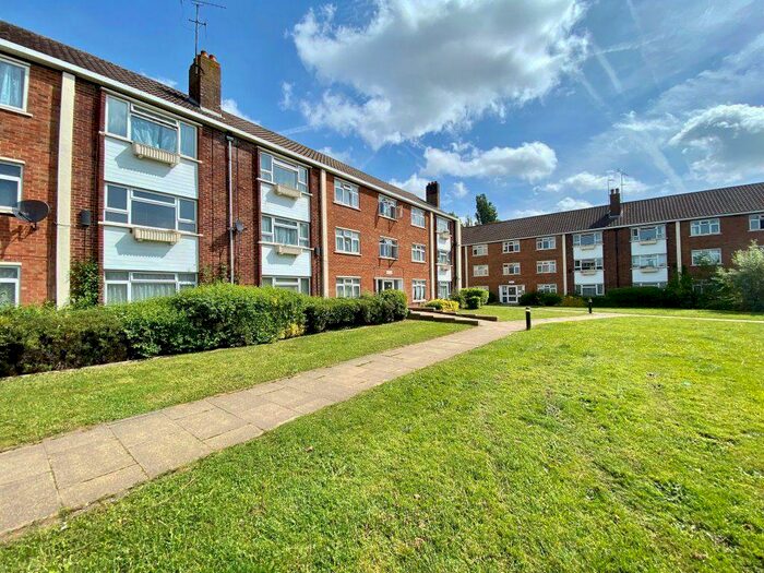 2 Bedroom Apartment To Rent In Northumbria Road, Maidenhead, Berkshire, SL6