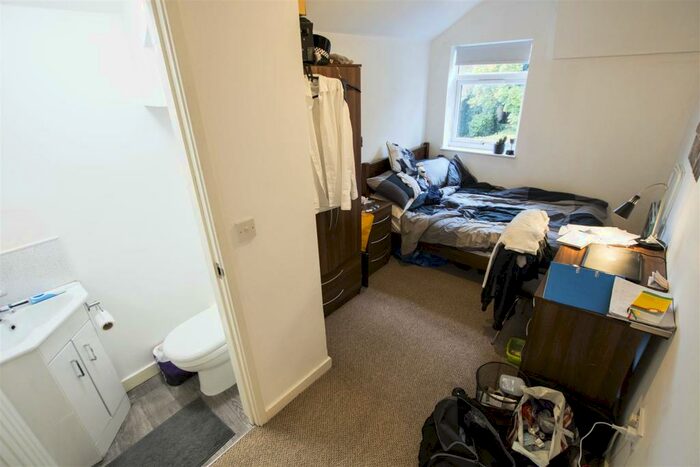 6 Bedroom House To Rent In Raddlebarn Road, Birmingham, B29