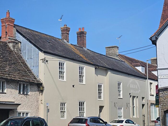 2 Bedroom Flat To Rent In High Street, Stalbridge, Sturminster Newton, Dorset, DT10