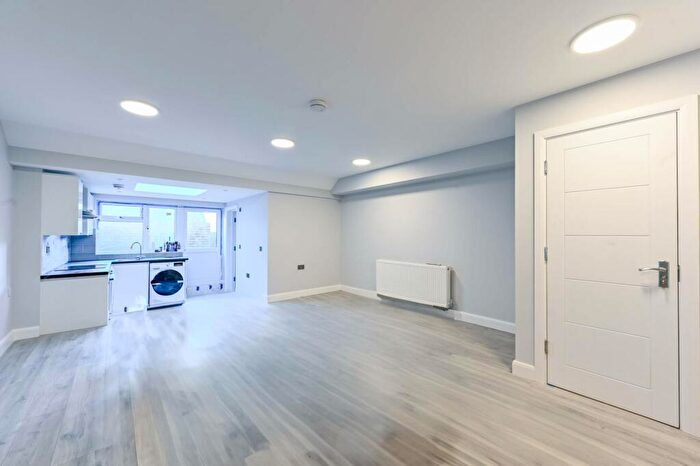 6 Bedroom House To Rent In Bride Street, Barnsbury, London, N7