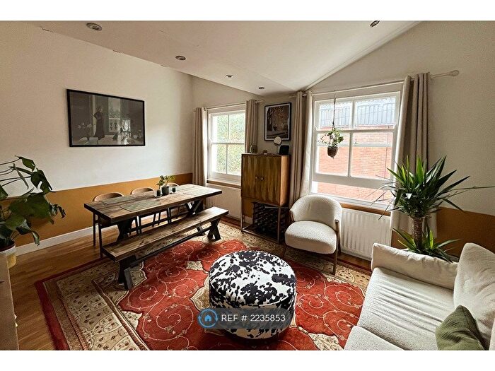 2 Bedroom Flat To Rent In Station Avenue, London, SW9