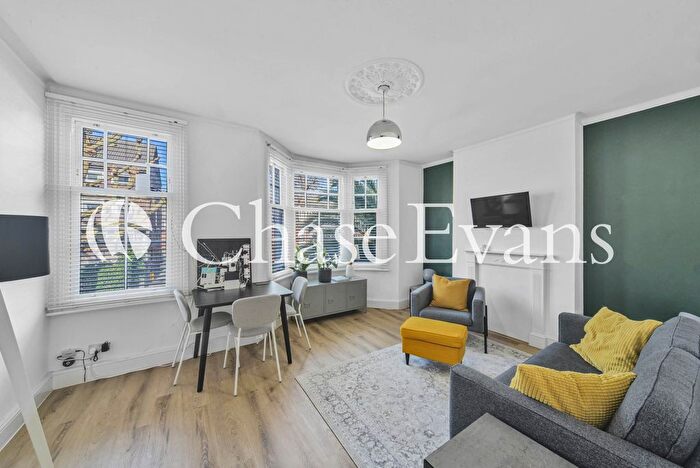 3 Bedroom Flat To Rent In John Ruskin Street, Southwark, London, SE5