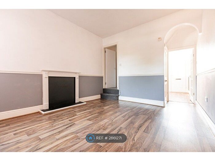 3 Bedroom End Terrace House To Rent In Vicarage Road, Halesowen, B62