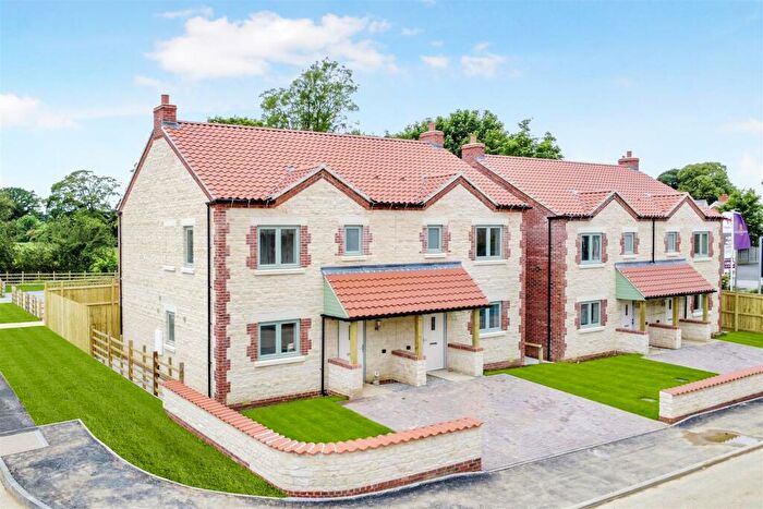 3 Bedroom Semi-Detached House For Sale In King's Meadow, Leadenham, Lincoln, LN5