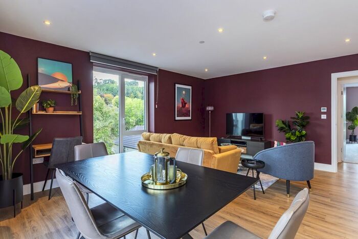 1 Bedroom Flat To Rent In Kooky High Wycombe, Desborough Road High Wycombe, HP11
