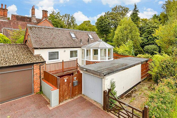 2 Bedroom Chalet For Sale In Laglands Close, Reigate, Surrey, RH2