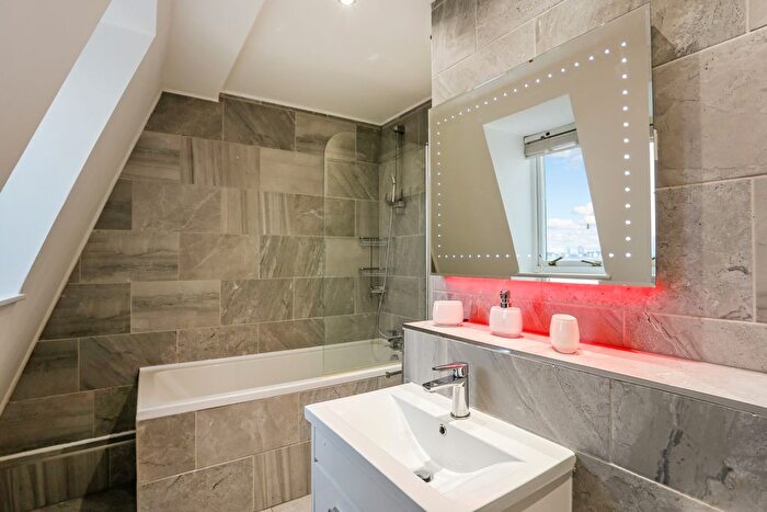 1 Bedroom Property To Rent In A Queenstown Road, London, SW8