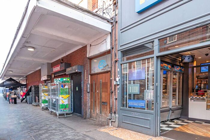 4 Bedroom Flat To Rent In Electric Avenue, Brixton, London, SW9