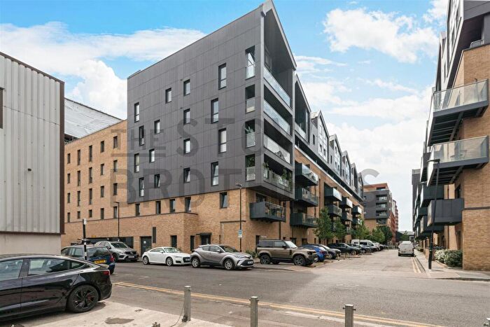 2 Bedroom House To Rent In Hookers Road, London, E17