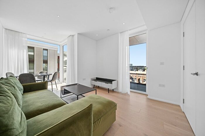 2 Bedroom Flat For Sale In York Place, London, SW11