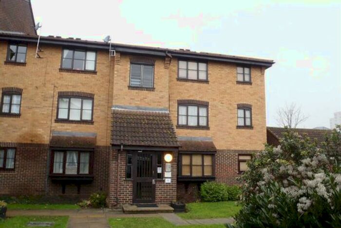 Studio To Rent In Conway Gardens, Grays, RM17