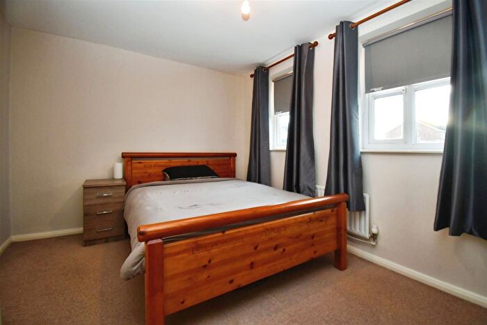 3 Bedroom Town House For Sale In Heatherwood Court, Bransholme, Hull, HU7