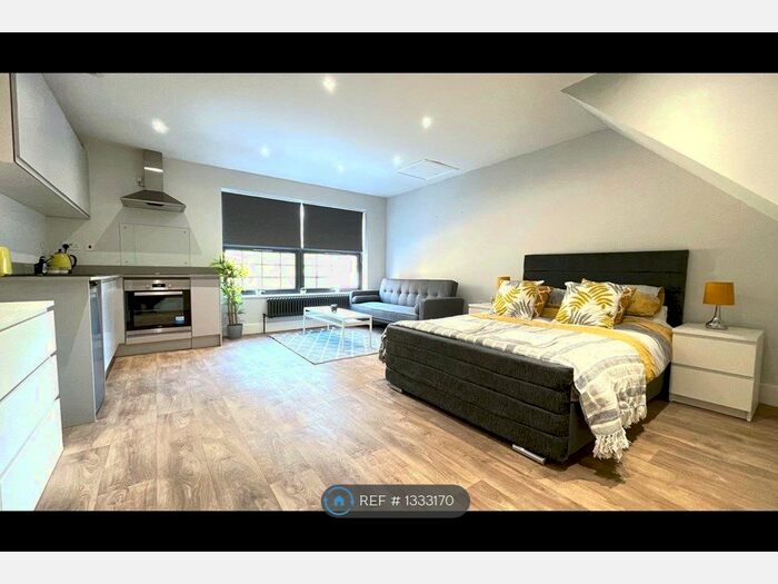 Studio To Rent In Alma Street, Luton, LU1