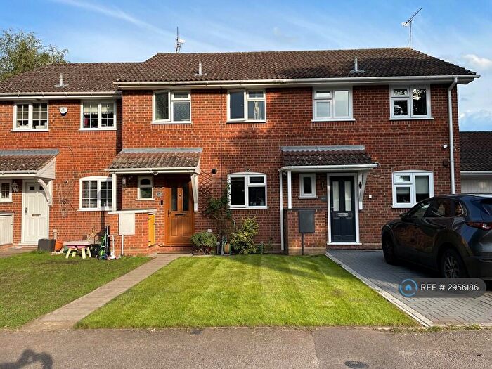 3 Bedroom Terraced House To Rent In Comfrey Close, Farnborough, GU14