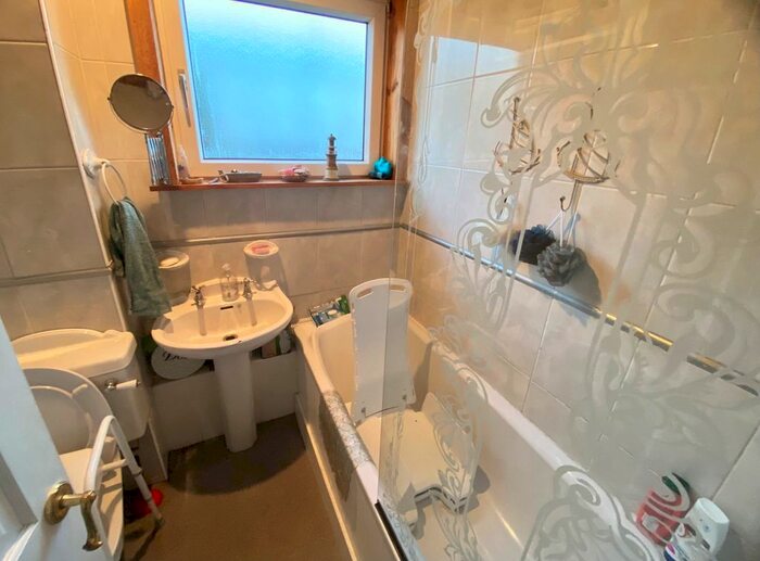 2 Bedroom Semi-Detached House For Sale In North Dryburgh Road, Wishaw, ML2