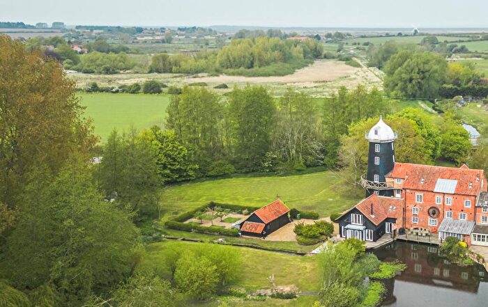 4 Bedroom Semi-Detached House For Sale In Burnham Overy Town, Norfolk, PE31