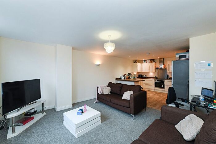 3 Bedroom Flat To Rent In St. Marys Court, NG1