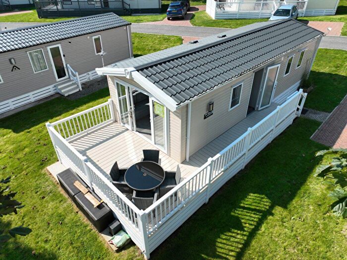 2 Bedroom Park Home For Sale In Meadow Lakes Holiday Park, PL26