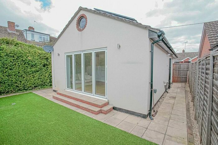 2 Bedroom Detached Bungalow To Rent In Fieldside, Long Wittenham, OX14