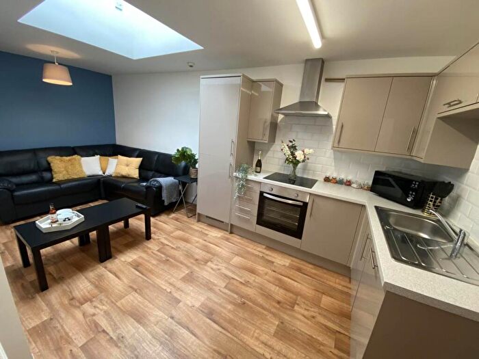 3 Bedroom Flat To Rent In Apt Aughton Street, Ormskirk, L39