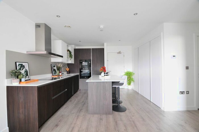 2 Bedroom Flat To Rent In Middlewood Street, Salford, M5