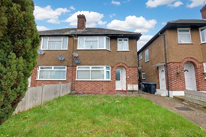 2 Bedroom Flat For Sale In Osborne Road, Enfield, EN3