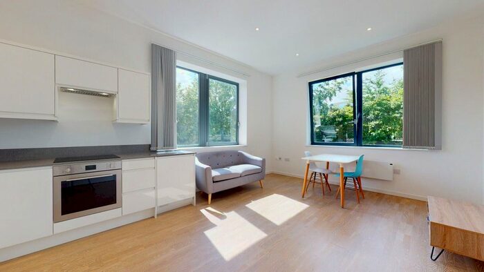 1 Bedroom Flat To Rent In Riverbank Way, Brentford, TW8