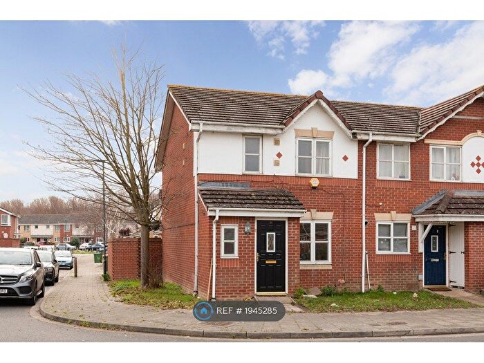 3 Bedroom End Of Terrace House To Rent In Grasshaven Way, London, SE28