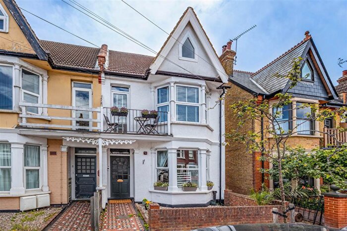 1 Bedroom Flat To Rent In Alexandra Road, Leigh-On-Sea, SS9