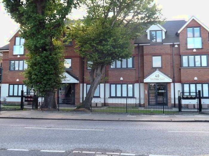 2 Bedroom Apartment To Rent In The Ridgeway, Enfield, EN2