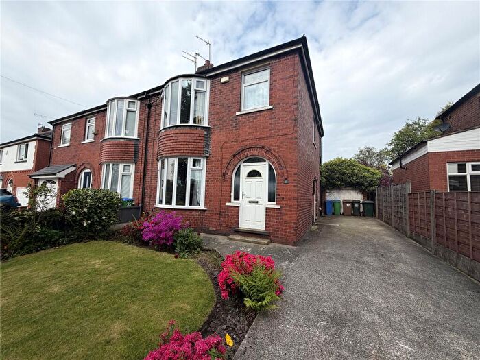 3 Bedroom Semi-Detached House For Sale In Springfield Road, Middleton, Manchester, M24