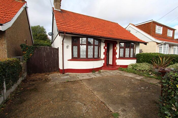 2 Bedroom Detached Bungalow For Sale In Raymonds Drive, Thundersley, SS7