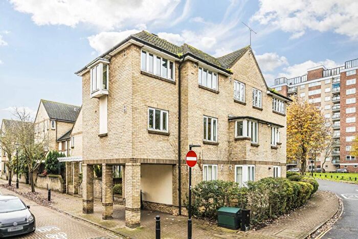 2 Bedroom Flat To Rent In Church Street, Isleworth, TW7