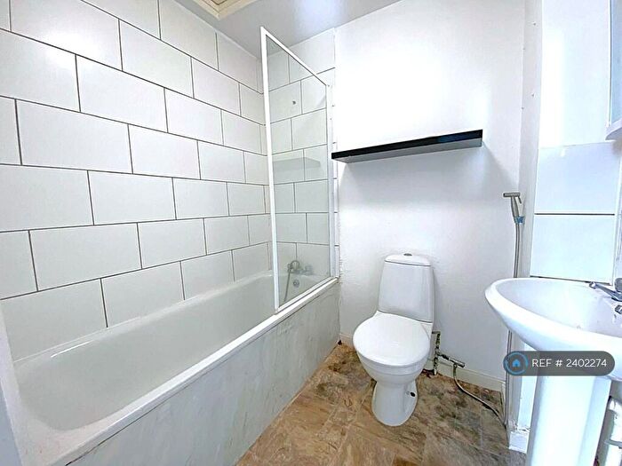 2 Bedroom Flat To Rent In The Avenue, London, E4