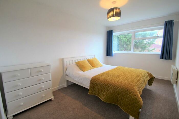 1 Bedroom Flat To Rent In The Crescent, BS16