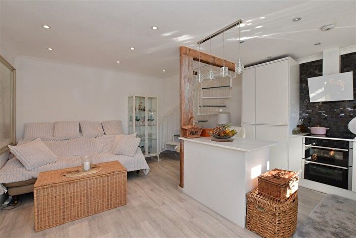 1 Bedroom Terraced House For Sale In Wadley Road, London, E11