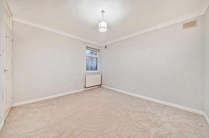 1 Bedroom Flat For Sale In Gladstone Road, Farnborough Village, Orpington, Kent, BR6