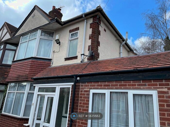 4 Bedroom Semi-Detached House To Rent In Primrose Lane, Birmingham Hall Green, Birmingham, B28