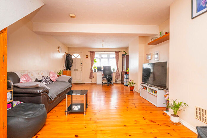 3 Bedroom End Of Terrace House For Sale In London Road, Wallington, SM6