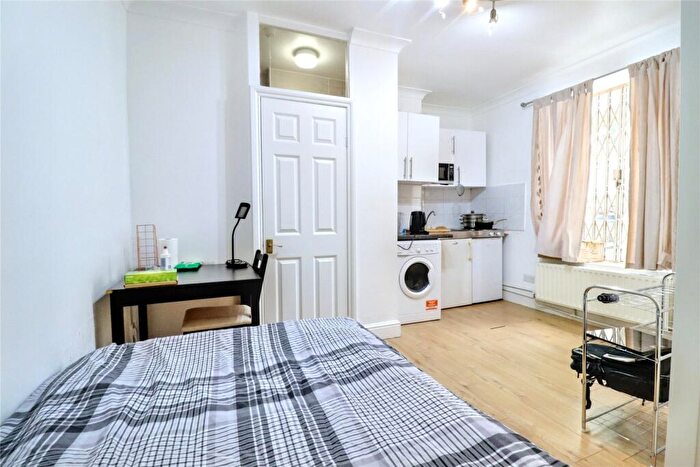 Apartment To Rent In Oakley Square, Camden, London, NW1