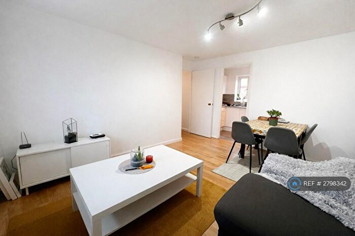 2 Bedroom Flat To Rent In Longlands Court, Mitcham, CR4